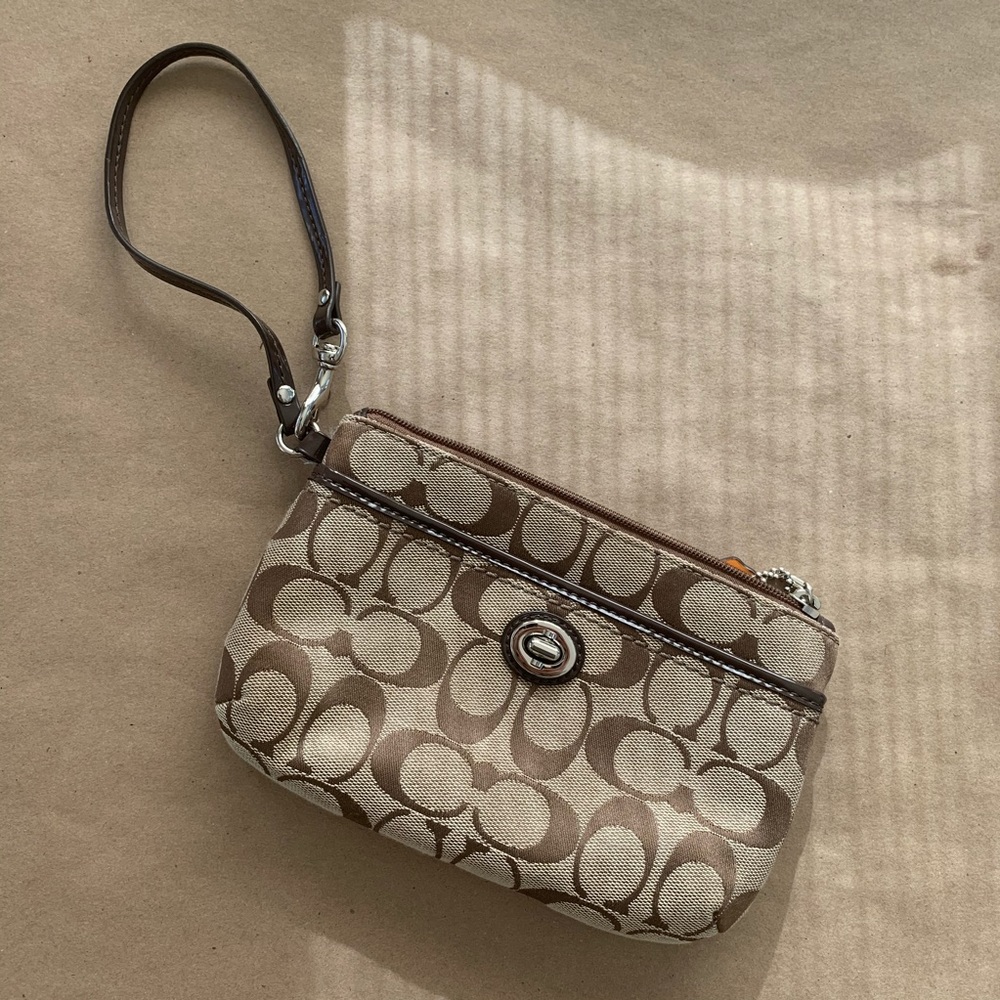 Coach wristlet tan